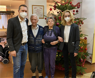 Familie+Josef+und+Annemarie+Reichinger+im+Netzwerk+mit+Ihren+Weihnachtsgeschenken